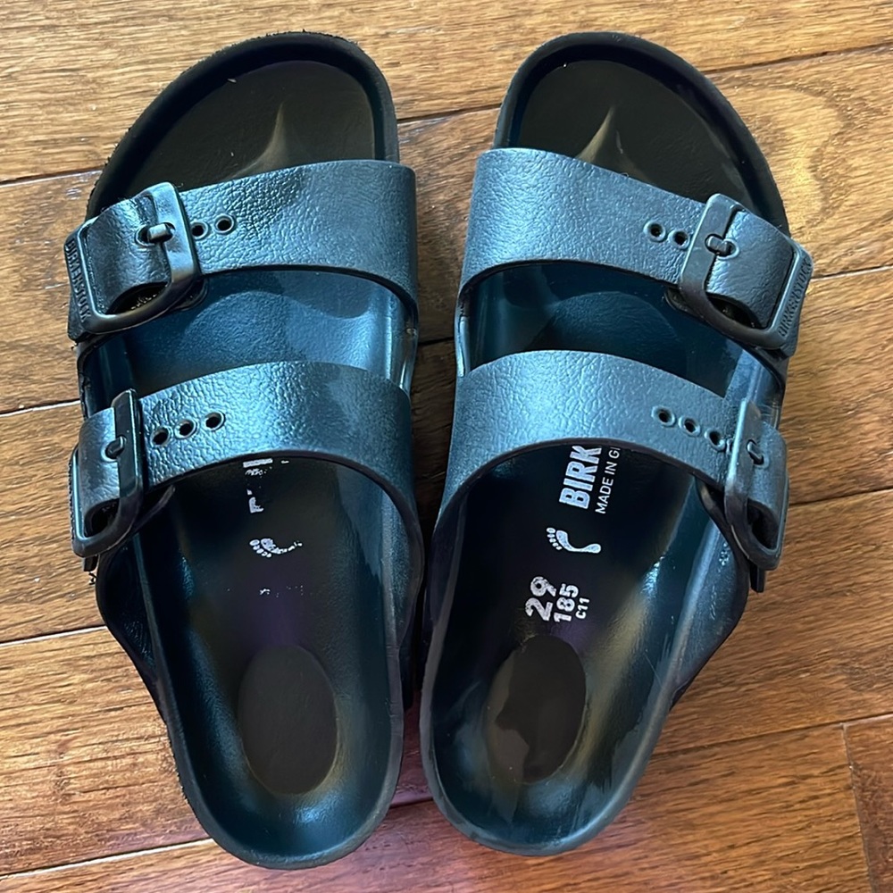 Kids Black Birkenstock Sandals Size 29 (12)